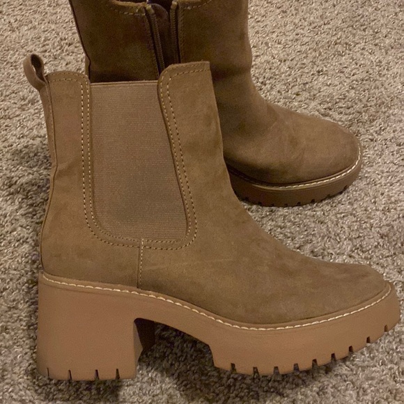 Tan suede fall boots - Picture 1 of 4